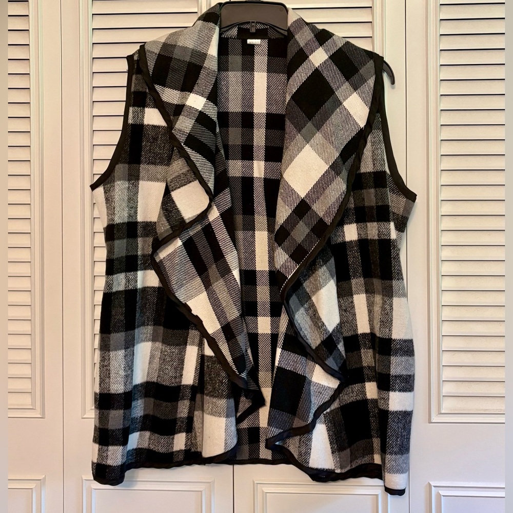 Black and White Plaid Sleeveless Vest